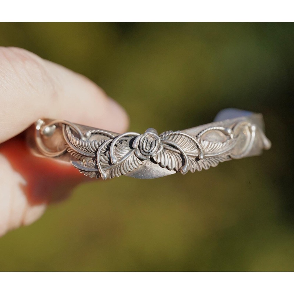 Les Baker LB Native American Indian Sterling Silver Feather Flower Cuff Bracelet